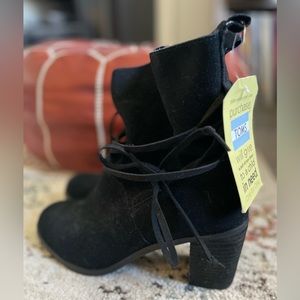 TOMS 8.5 Black Suede Mila Boots